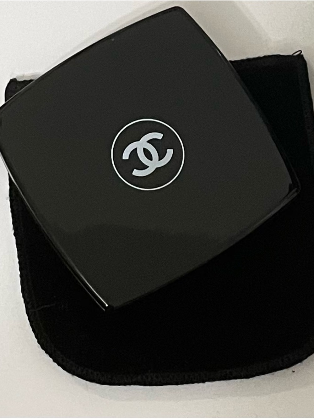 CHANEL Black Compact Case mirror with White Interlocking CC Logo